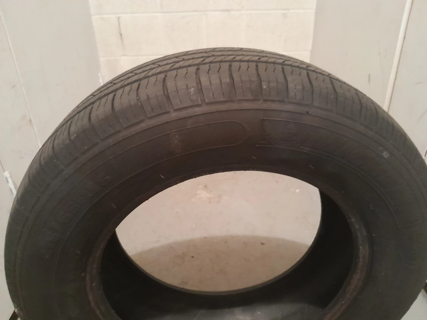 Michelin Defender XT Tire 215/65R15