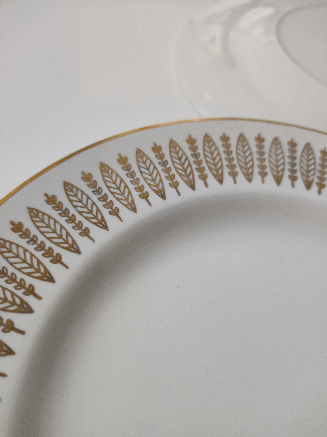Royal Knight Stafford Gold Decor Plates (Set of 4) - photo 5