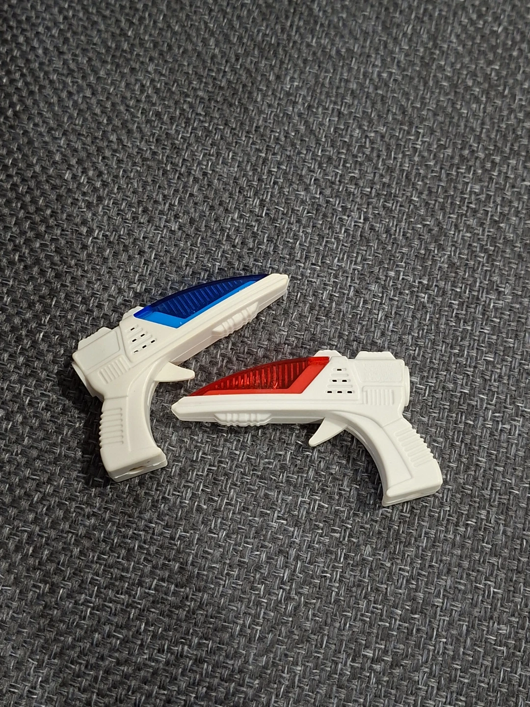 Mini red and blue toy guns - photo 2
