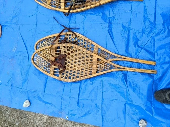 🌱2 pairs of Vintage adult snowshoes - photo 2