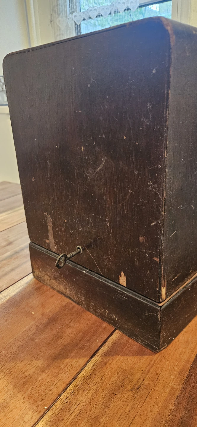 Western Electric Vintage Electric Sewing Machine with Case - photo 4