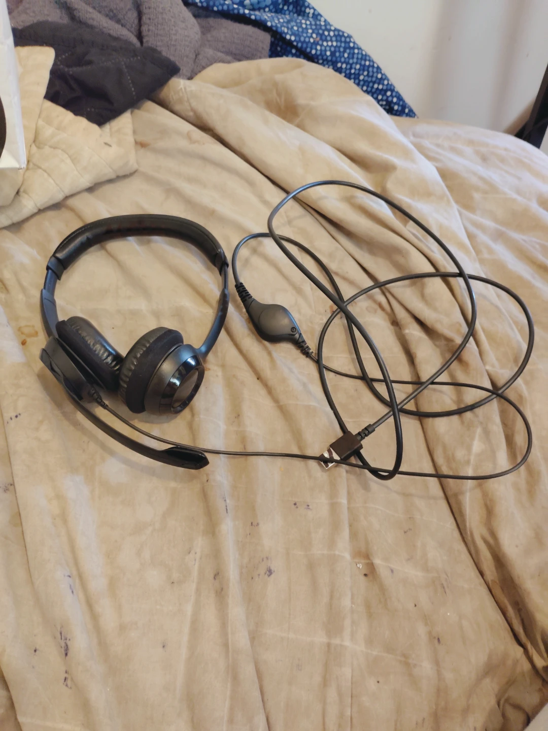 Logitech H390 USB Headset with Noise-Cancelling Microphone