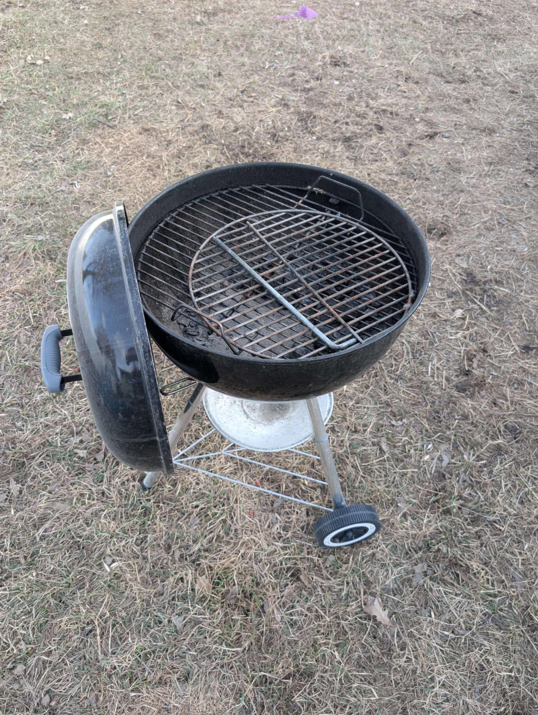 Weber Kettle Grill - photo 2
