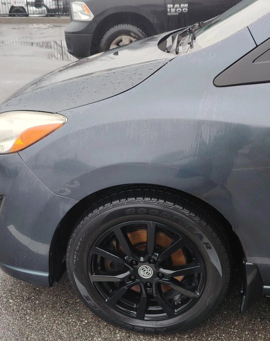 Mazda 5 Minivan - photo 3