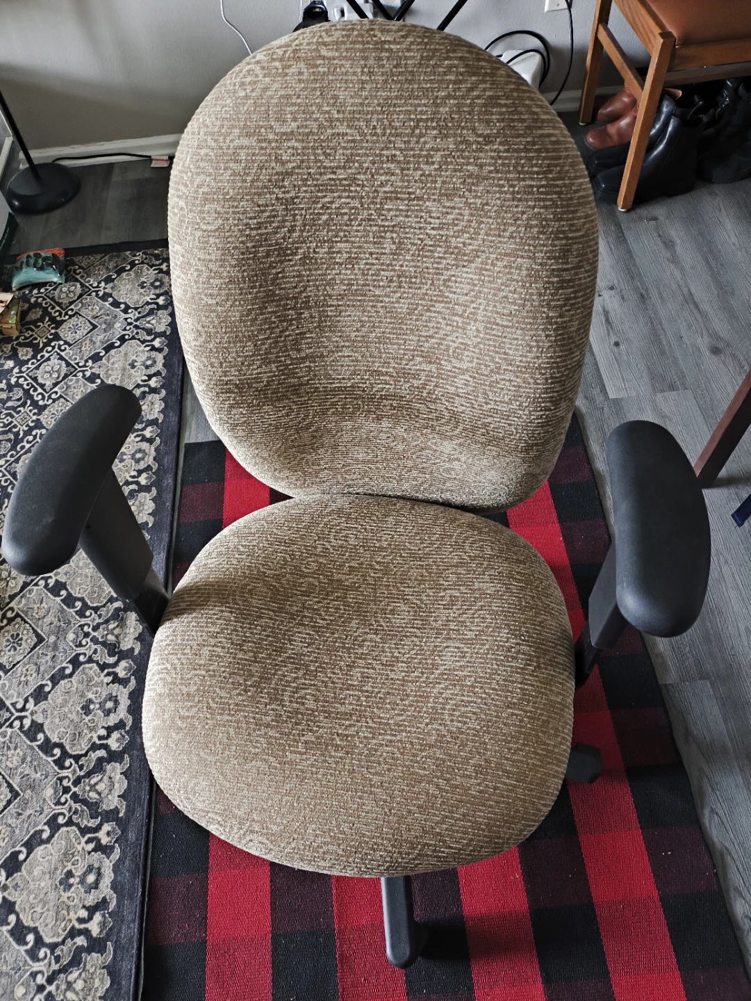 Ikea Table and computer chair - photo 3