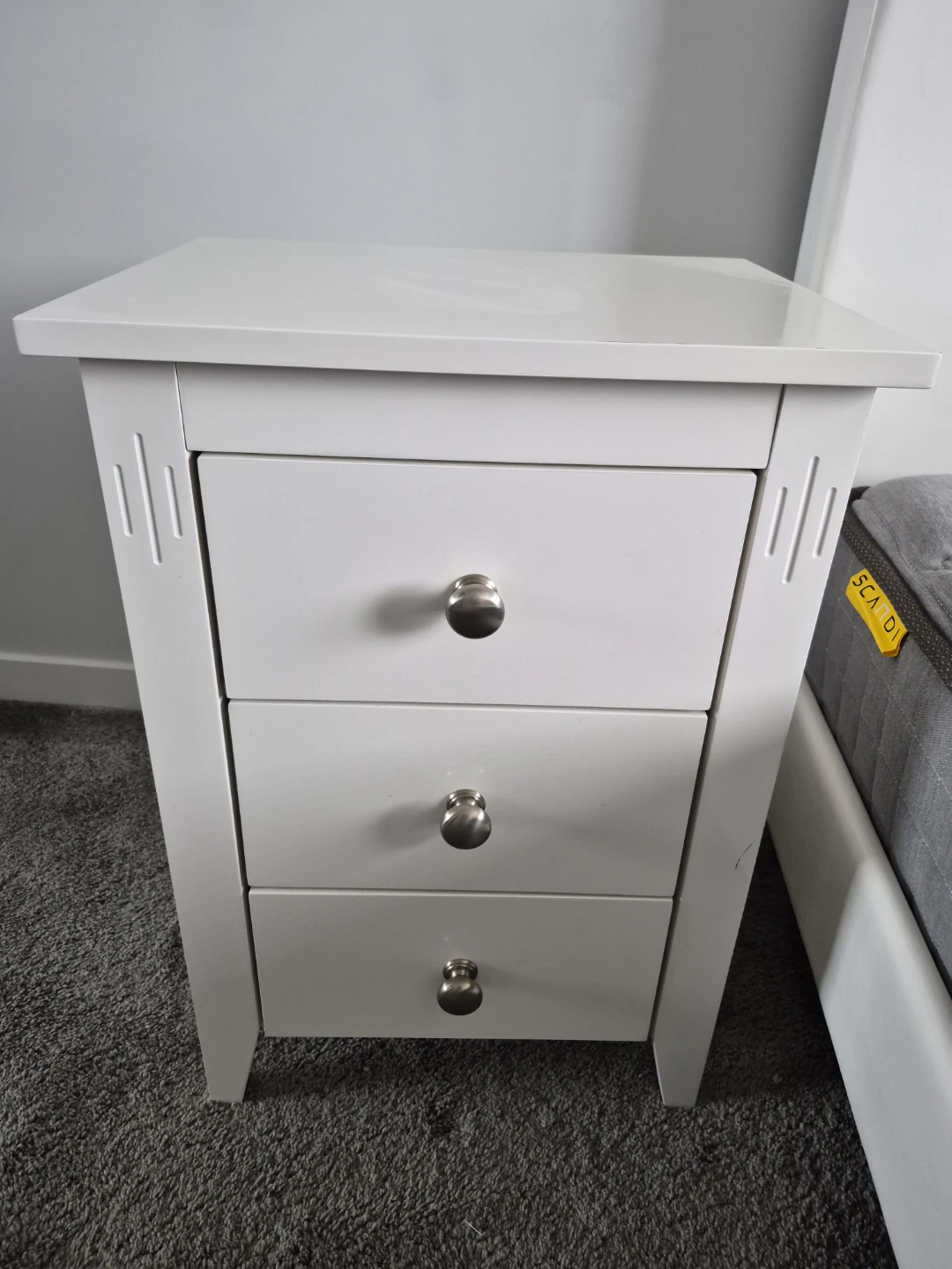 White 3-Drawer Nightstand