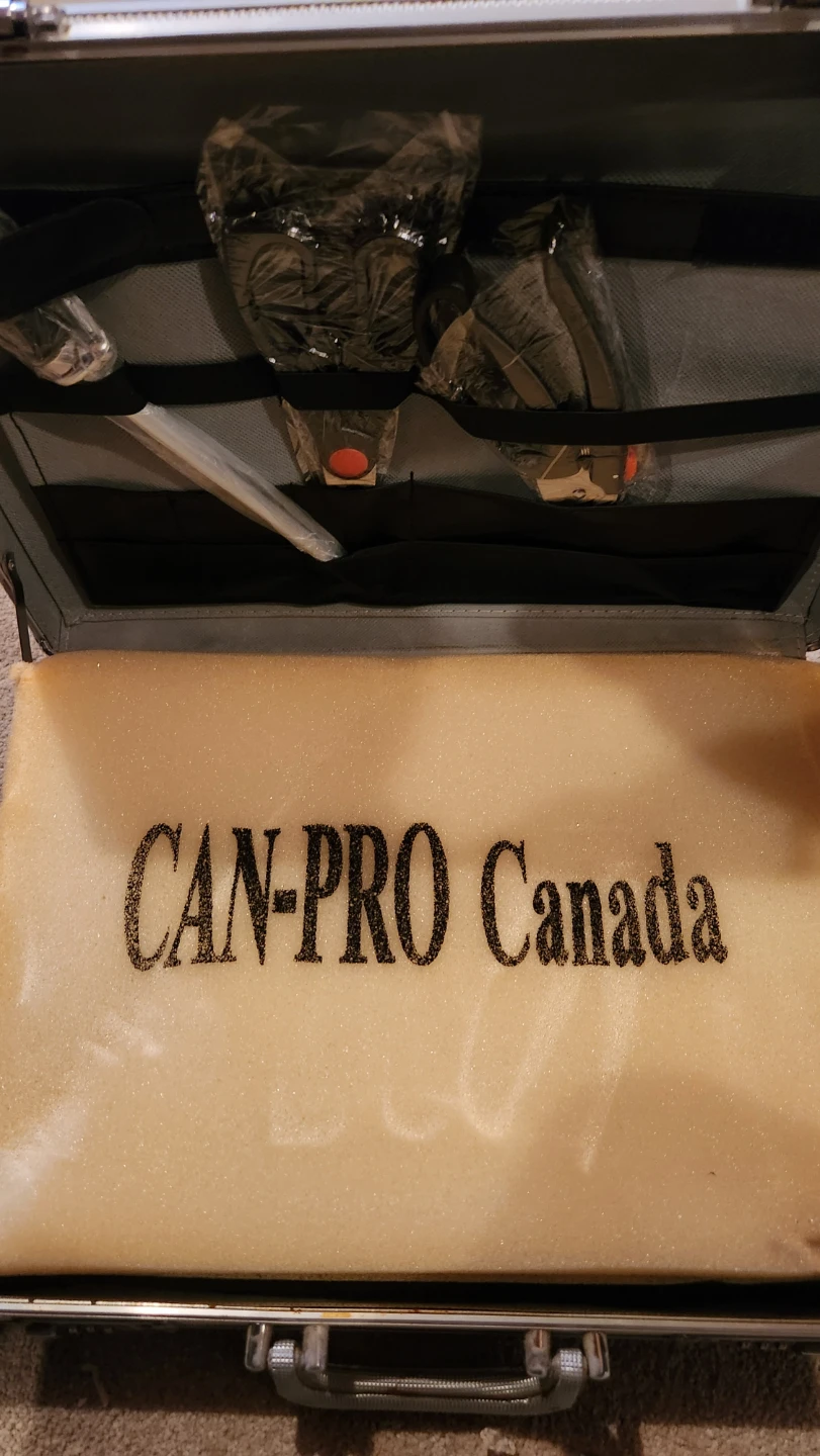 CAN-PRO Canada Knife Set with Silver Briefcase