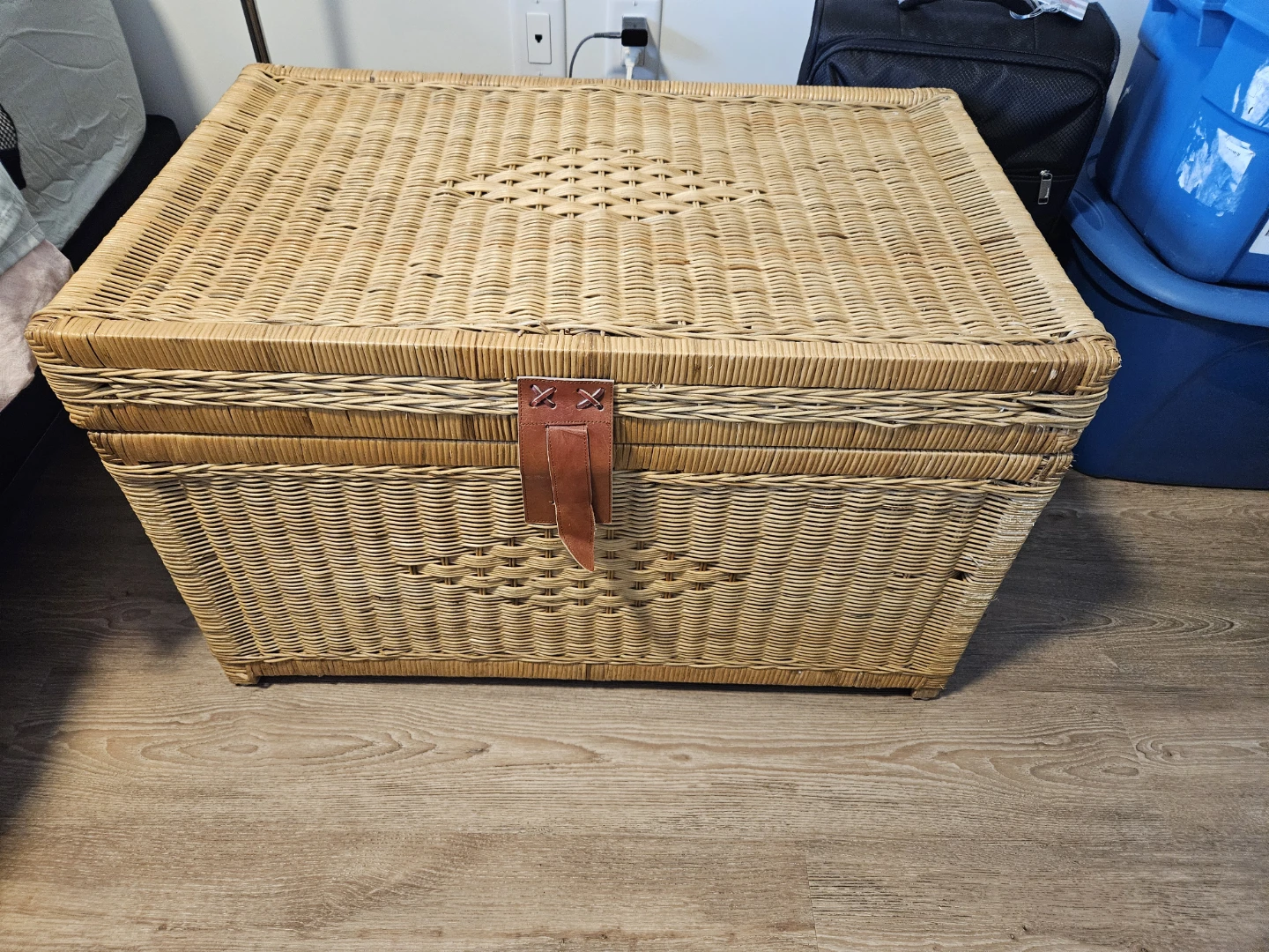 Wicker Storage Chest Trunk with Leather Strap
