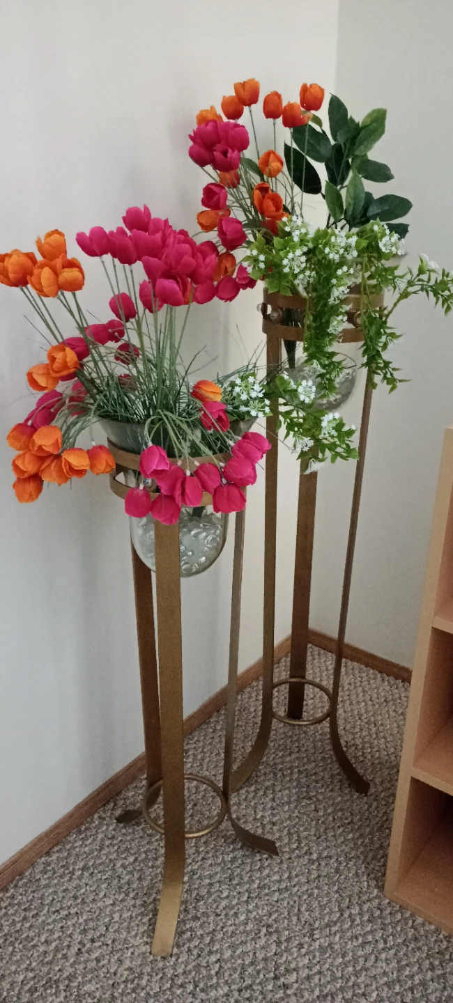 Golden metallic Stands with flowers (Set of 2)