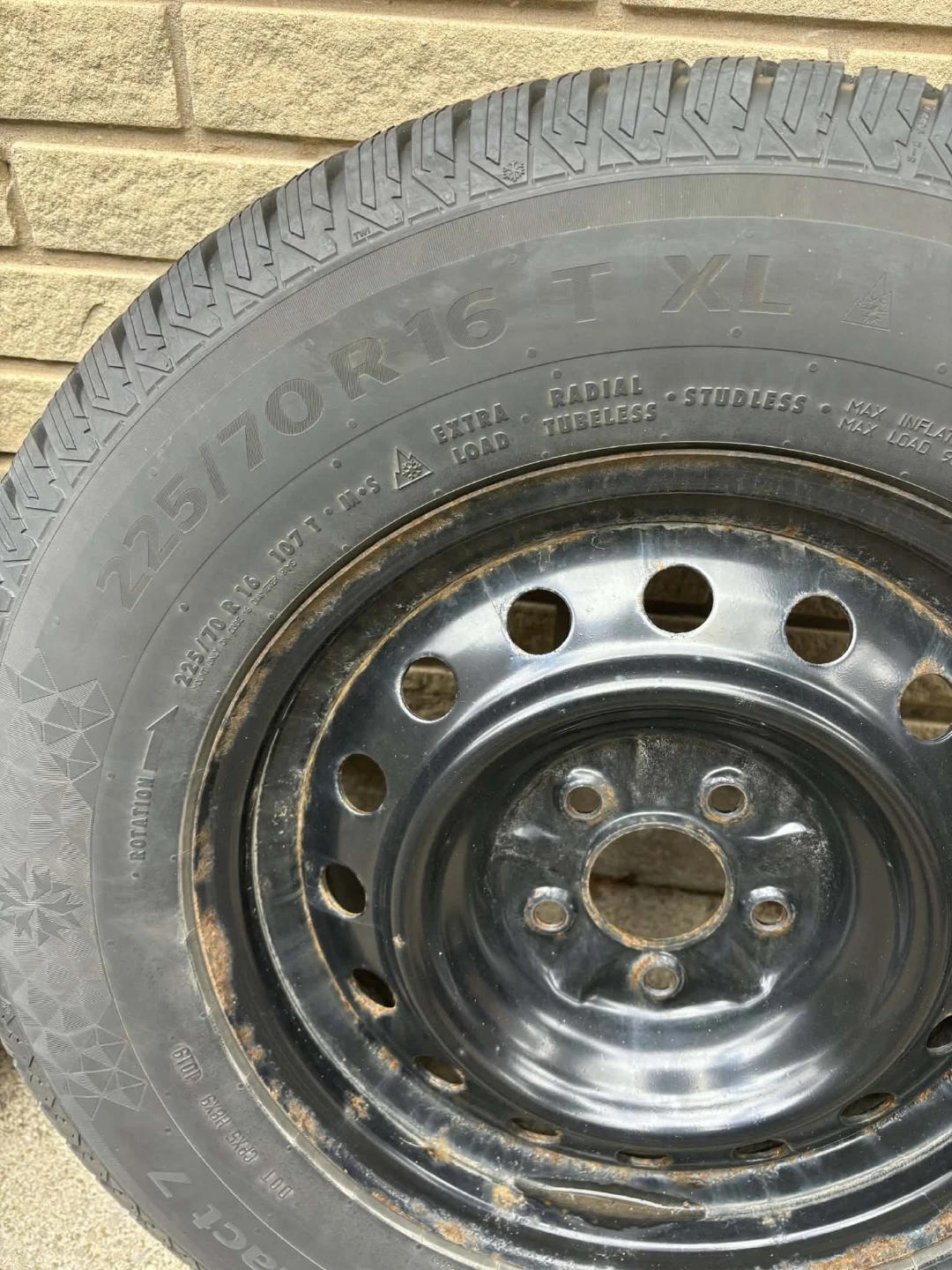 4 Continental VikingContact Winter Tires with Rims - 225/70/R16 - photo 2