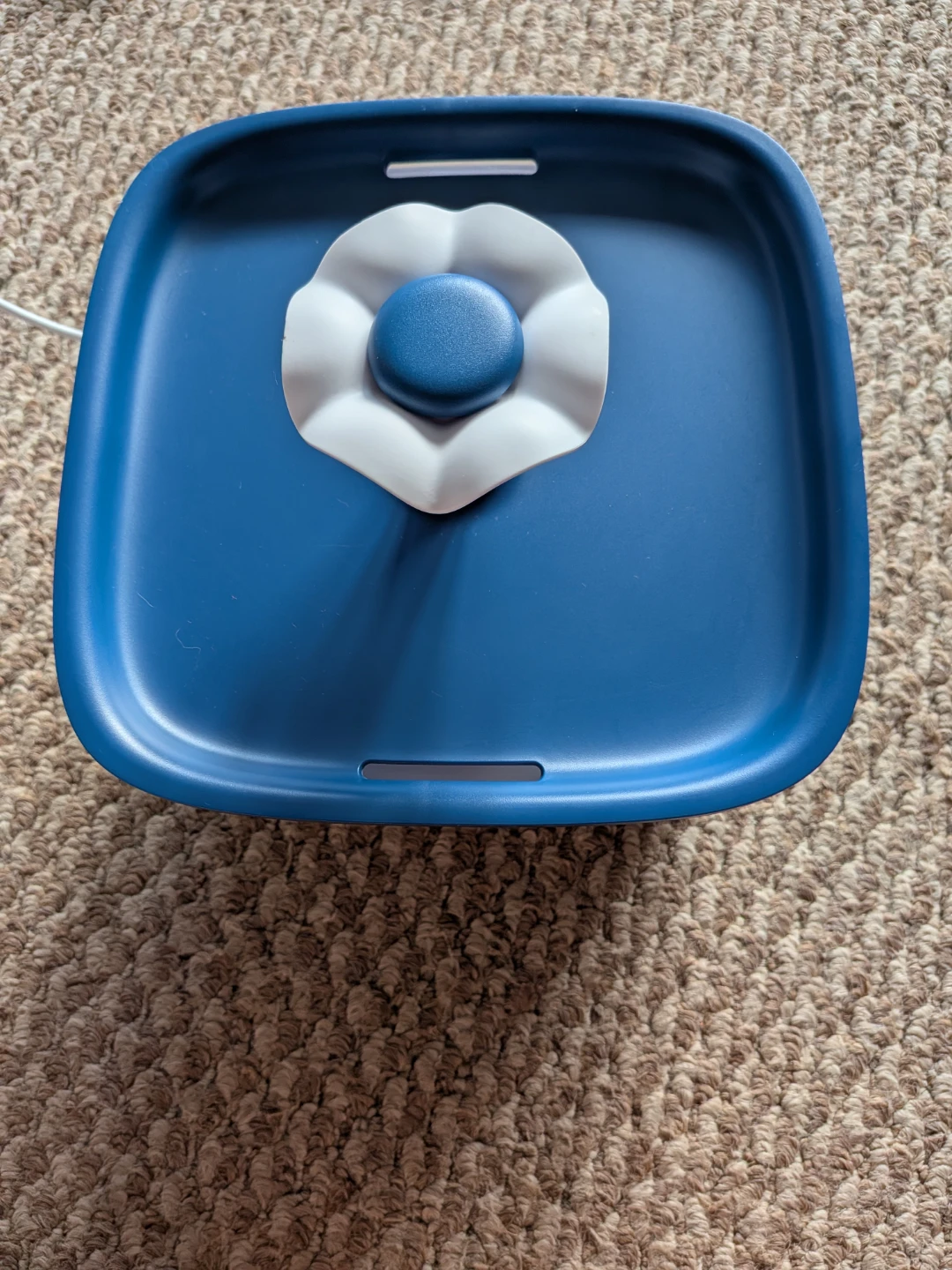 Veken Pet Water Fountain with Filters CASH ONLY AS IS - photo 2