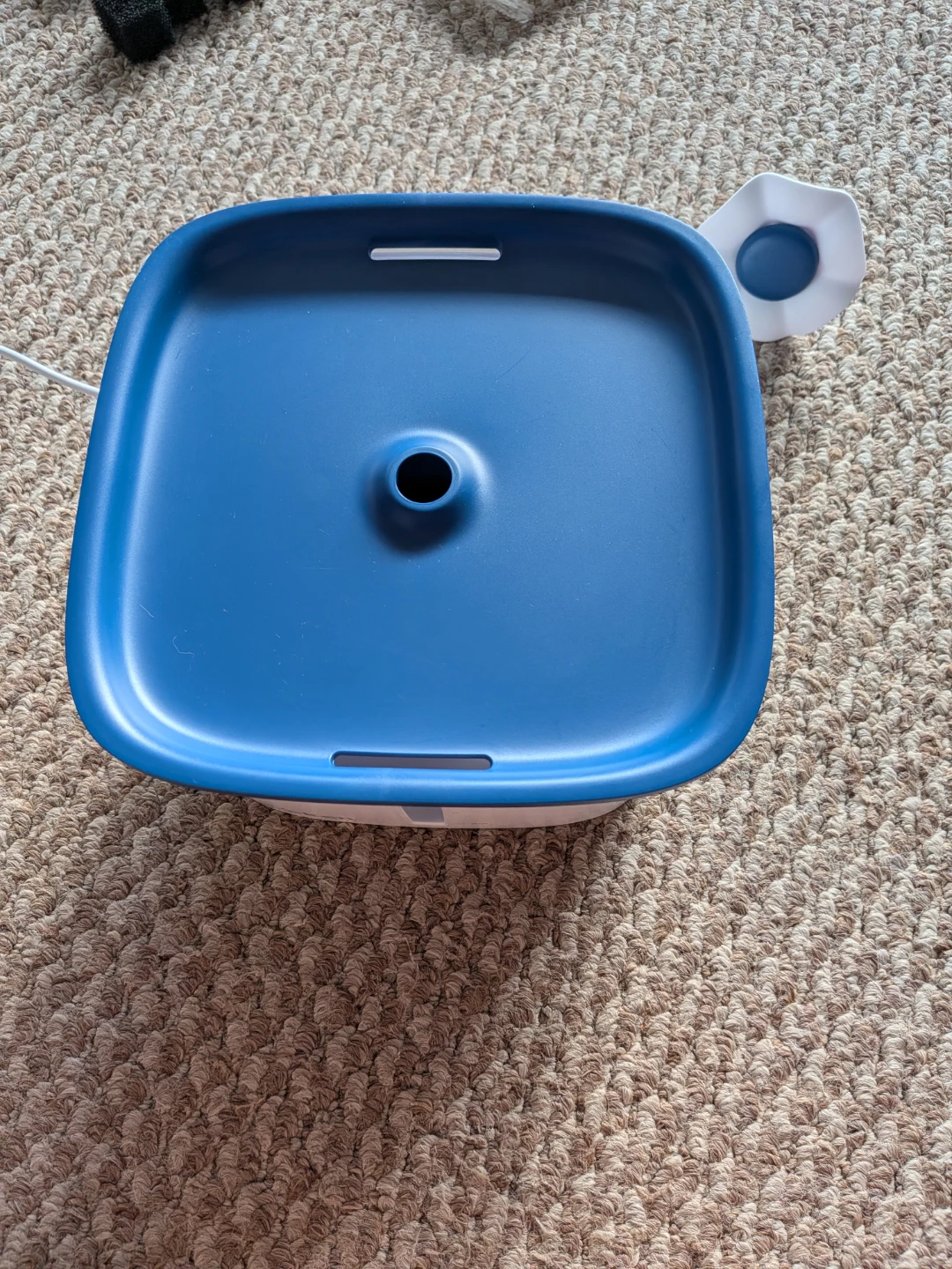 Veken Pet Water Fountain with Filters CASH ONLY AS IS - photo 3