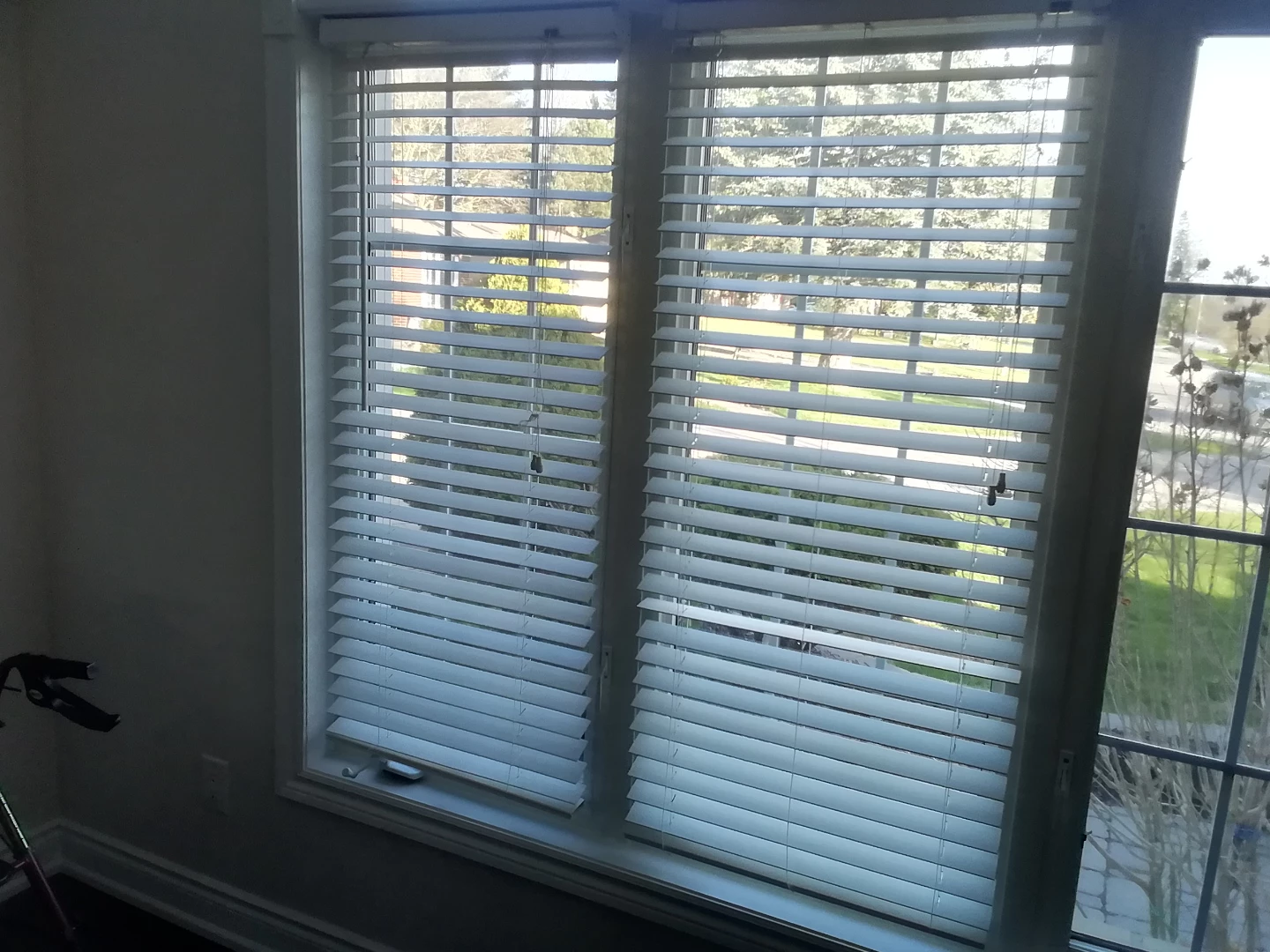 Set of 3 Faux Wood Blinds White Horizontal Blinds  size in post - photo 3