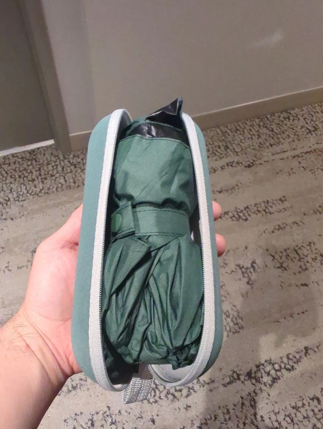 Green Compact Umbrella with Case #free 🌱 - photo 3
