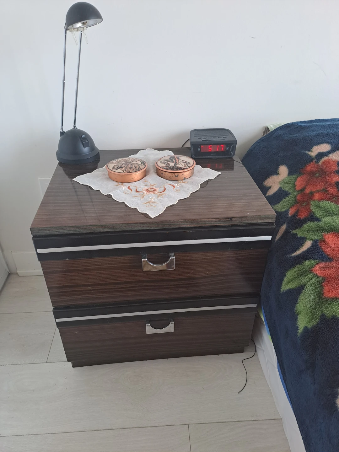 2 nightstands  with 2 drawers