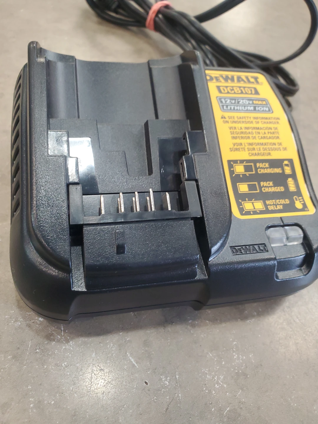 DeWalt DCB107 12V/20V MAX Lithium Ion Battery Charger