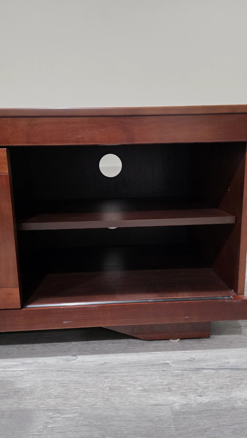 TV stans with storage and ajustable shelves and sliding doors - photo 5