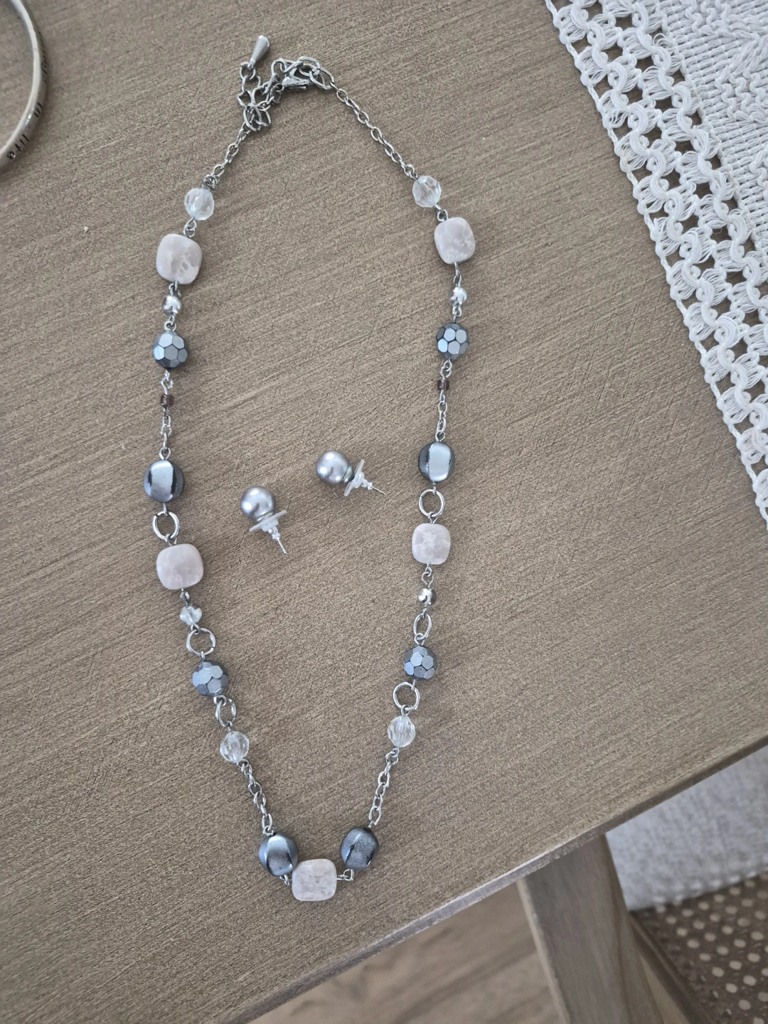 Necklace and earings set