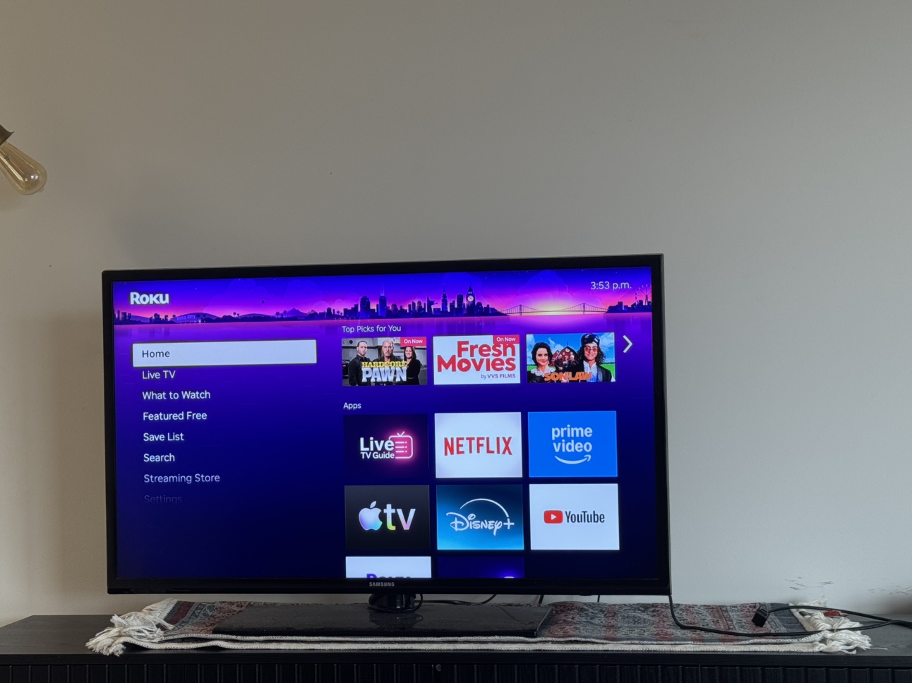 Samsung 40 inch tv with free Roku TV