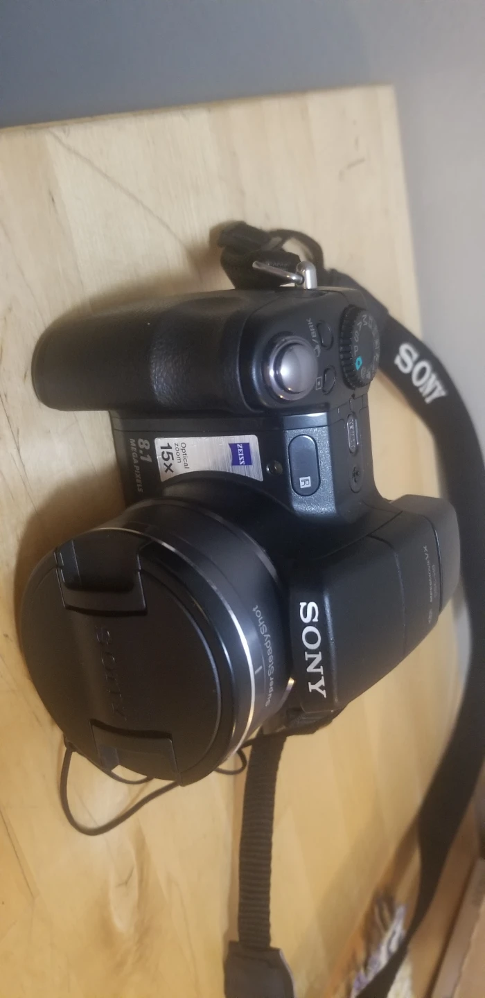 Sony Cyber-shot DSC-HX9V 8.1MP Digital Camera - photo 2