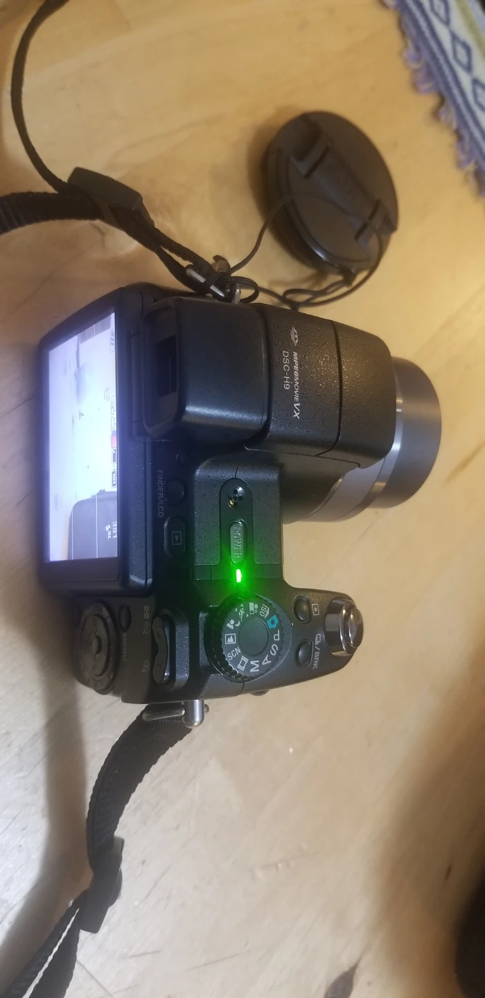 Sony Cyber-shot DSC-HX9V 8.1MP Digital Camera - photo 4