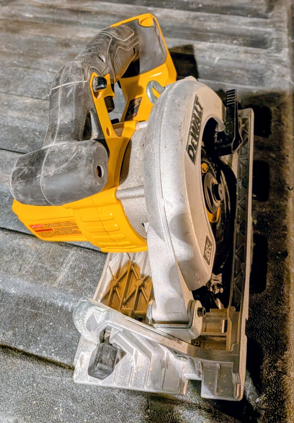 DEWALT 20V MAX Cordless Circular Saw - photo 3