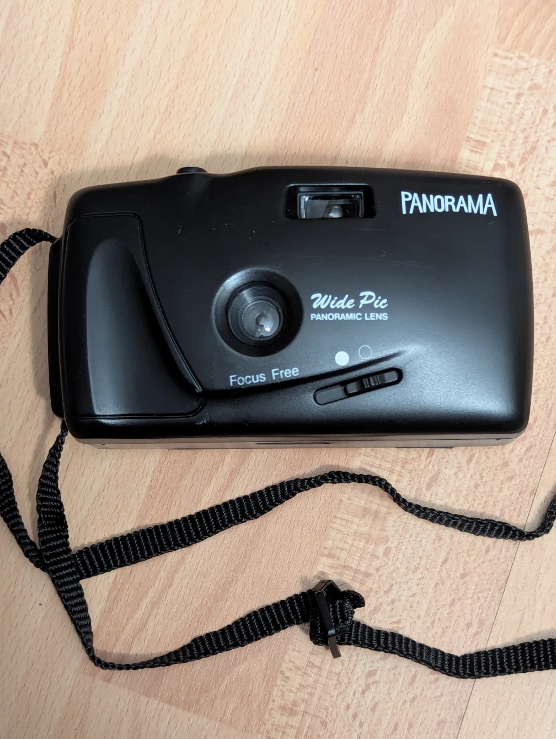 UNUSED Vintage old school panoramic 35 mm film focus free camera