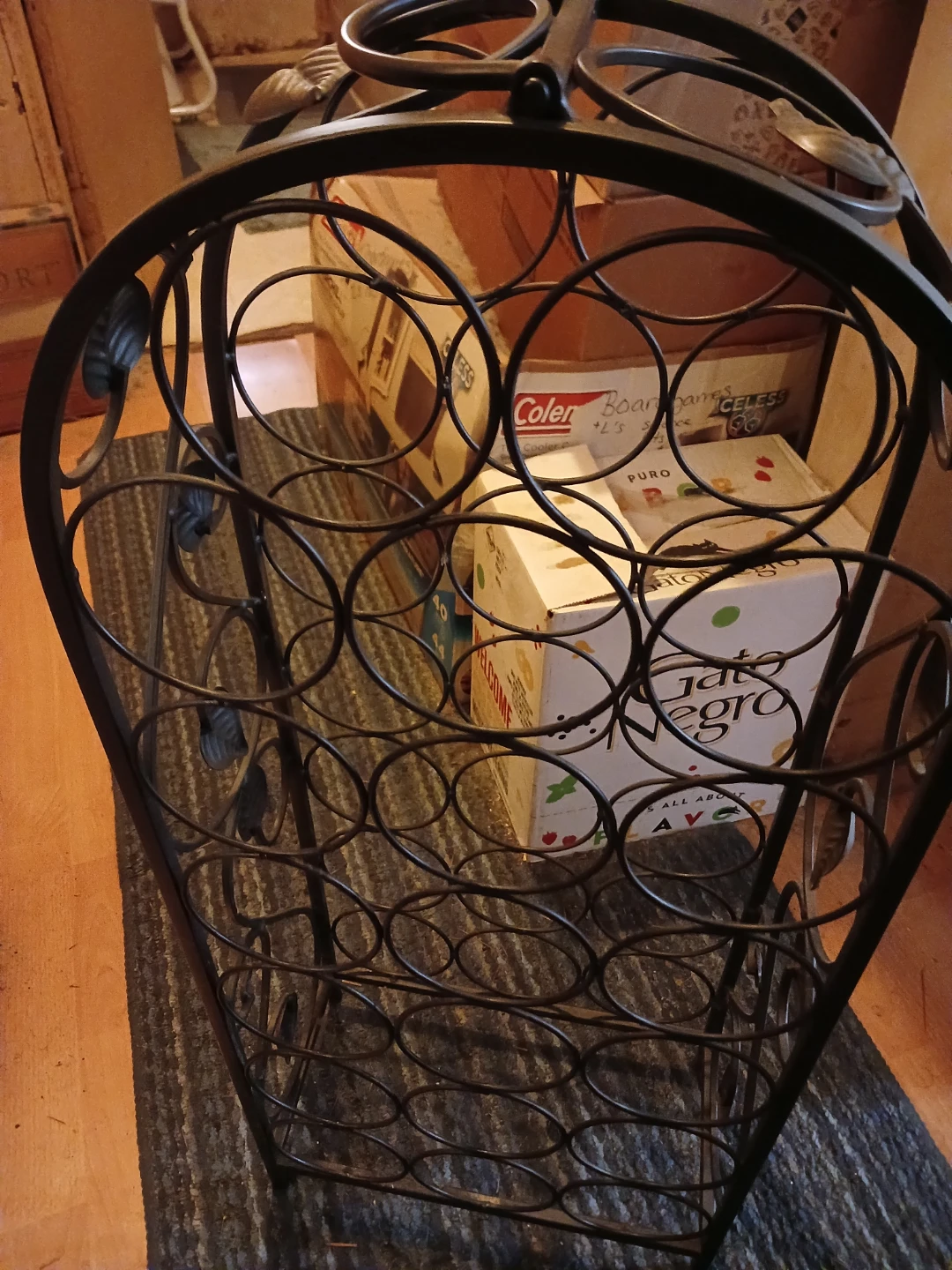 Metal Leaf Design Wine Rack