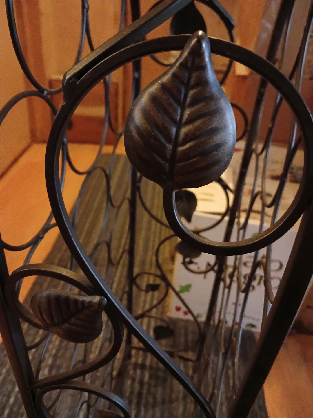 Metal Leaf Design Wine Rack - photo 2