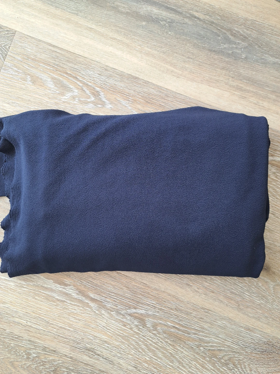 Tela dark Blue Fabric polyester. Conjunto de ropa no incluido.