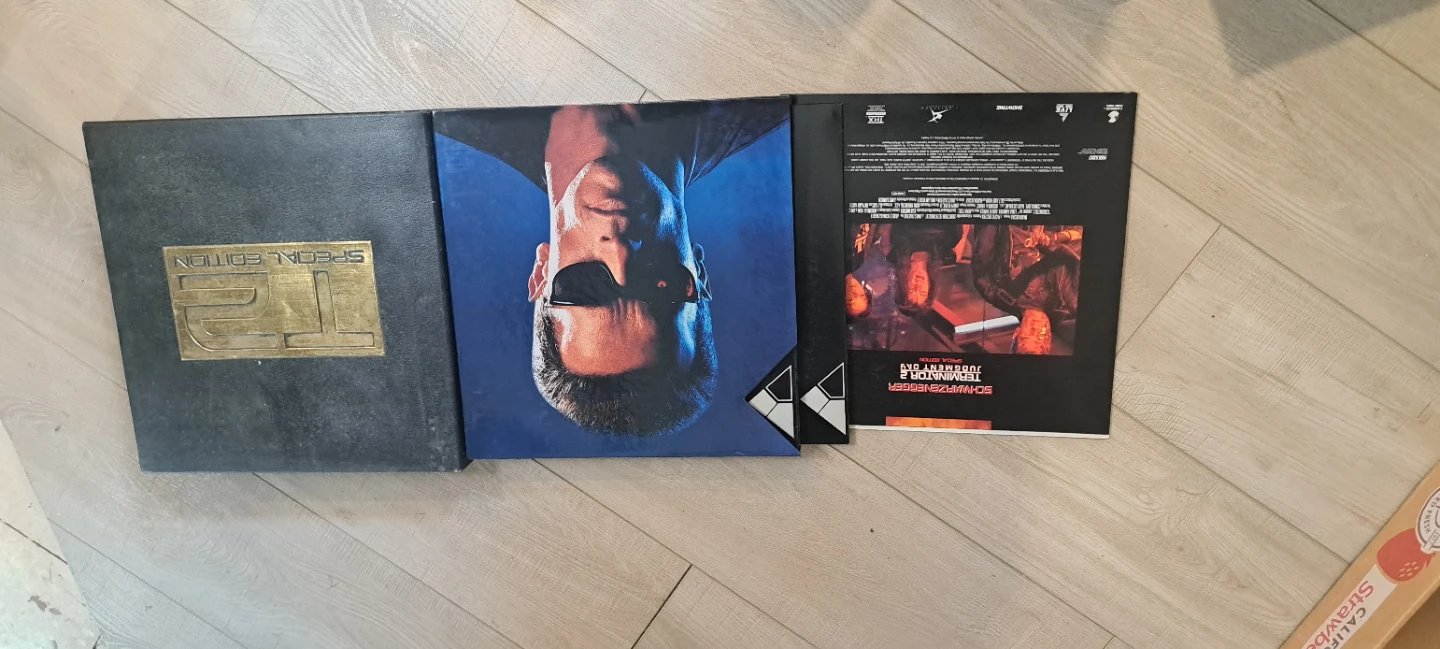 Terminator 2: Judgment Day Special Edition Blu-ray Box Set - photo 3