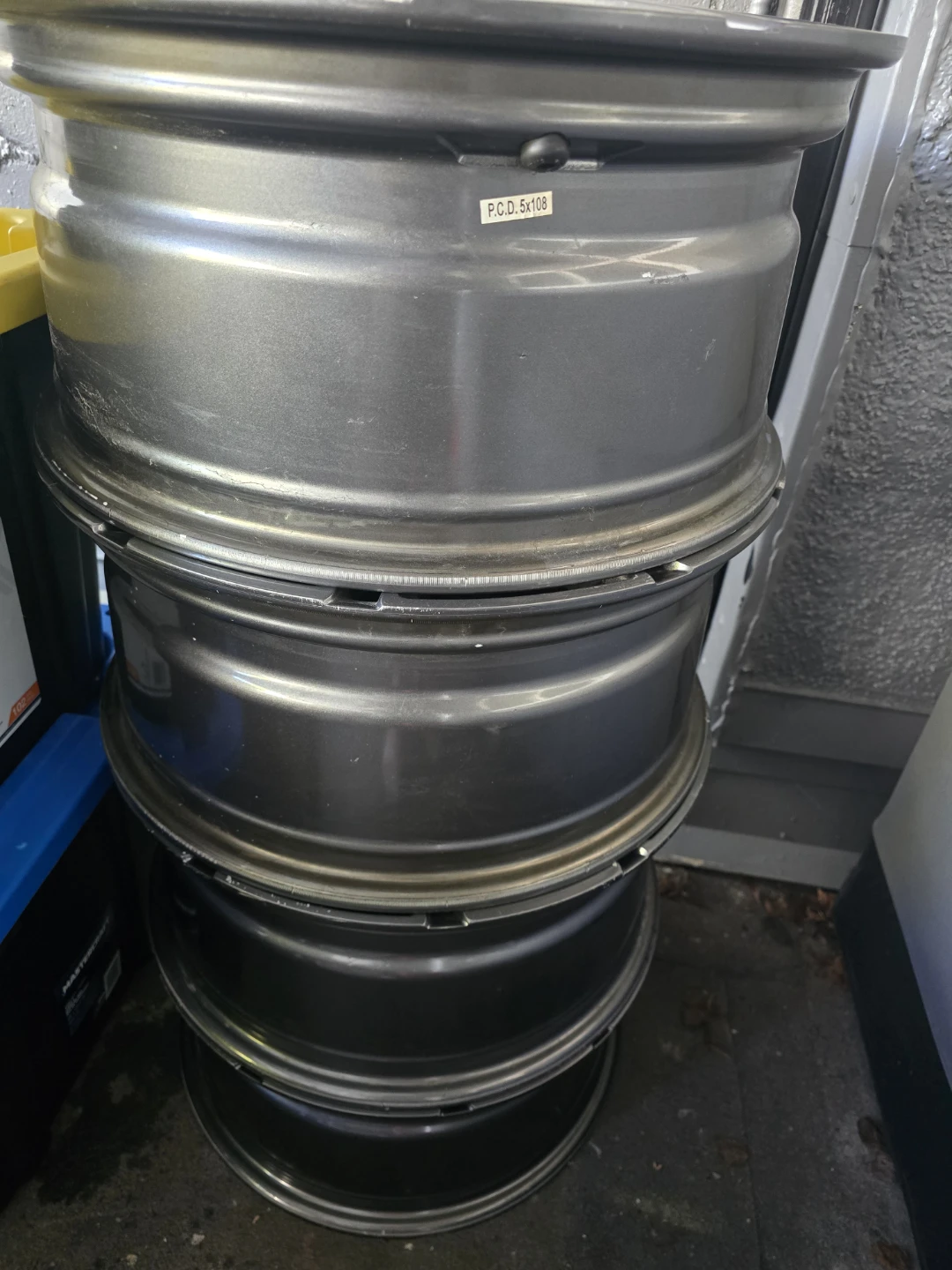 Set of 4 Volvo Alloy Wheels 18x8 - photo 2