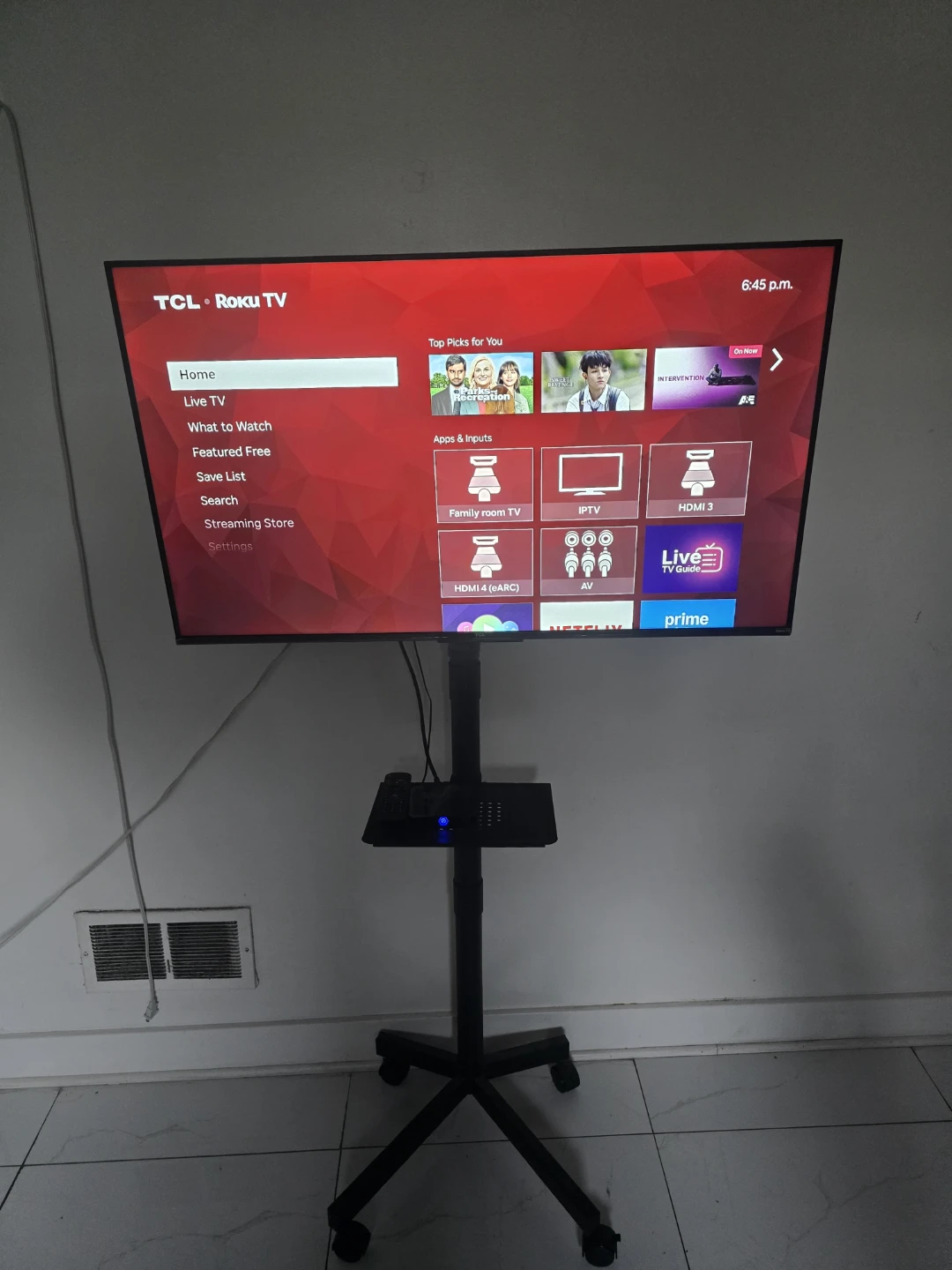 TCL 43" 4K Smart TV + Rolling Stand + IPTV Box + Chromecast - photo 2