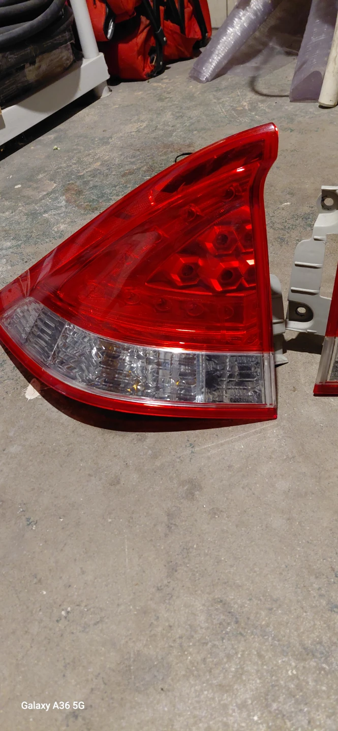 Pair of Red LED Tail Lights for 10-14 Honda insight - photo 2