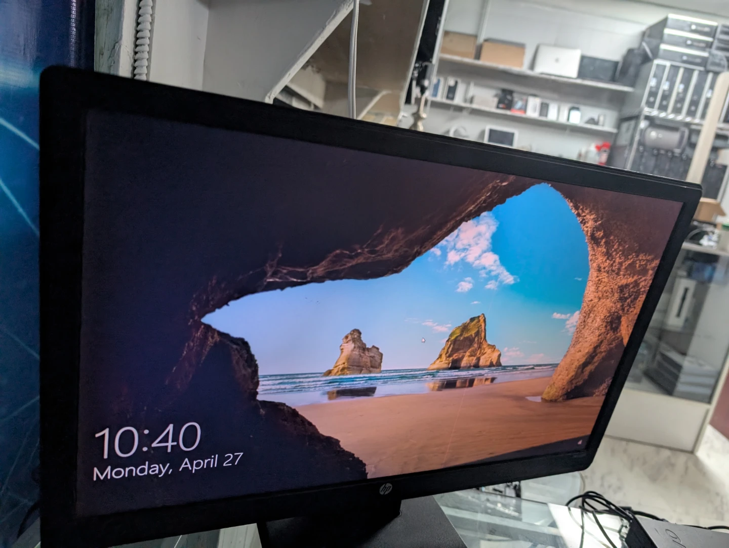 HP 22" Computer Monitor - photo 3