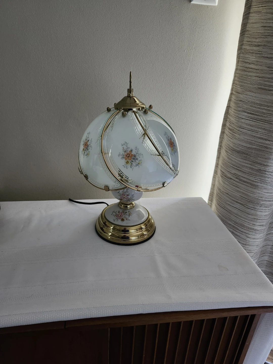 Vintage Floral Accent Table Lamp - working condition!