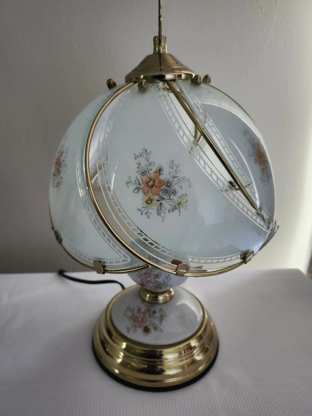 Vintage Floral Accent Table Lamp - working condition! - photo 2