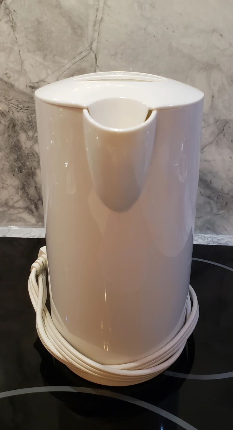White Electric Kettle - Simple 1 L, on/off switch - photo 3