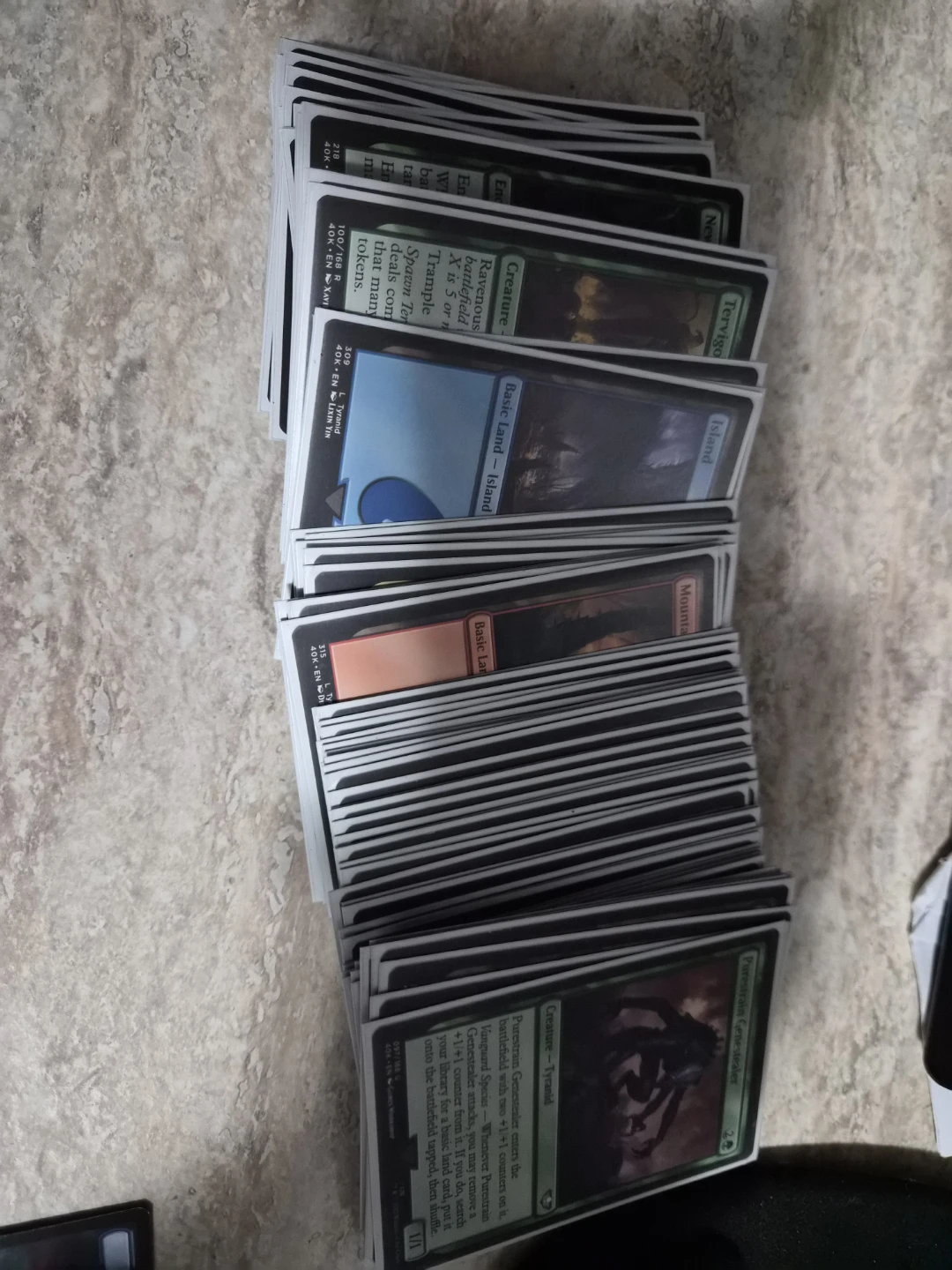 Magic The Gathering Tyranid Swarm precon sleeved with deck box - photo 3