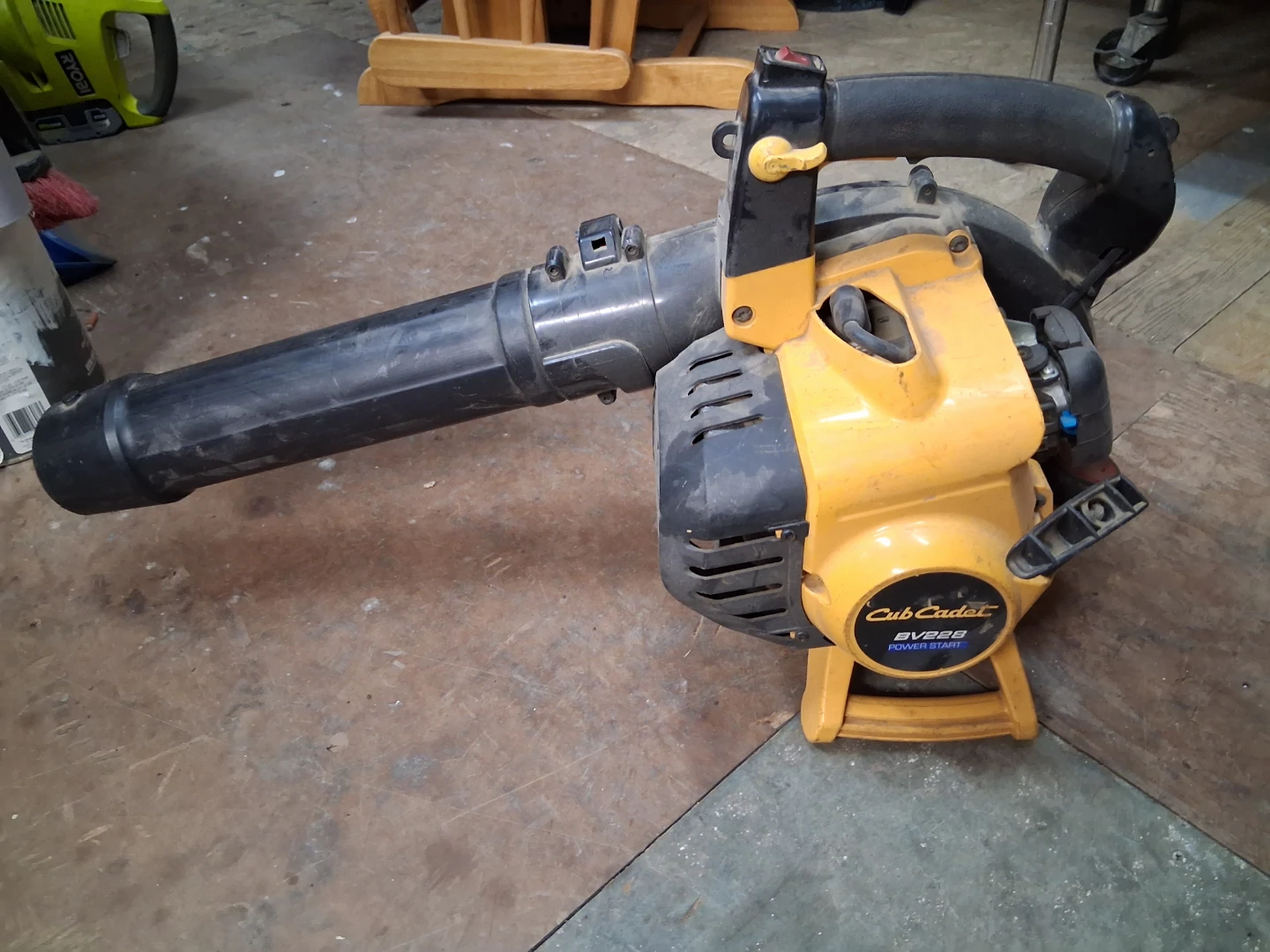 Cub Cadet 7205 Gas Leaf Blower