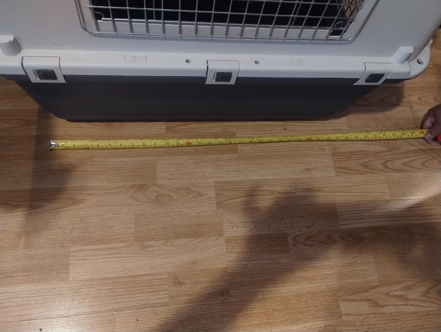 Essentials pet Carrier Crate good condition! - photo 3