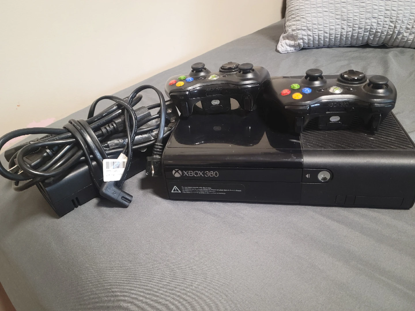 Xbox 360 Console with 2 Controllers - photo 2