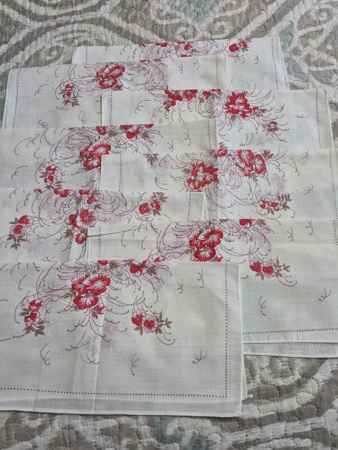 Beautiful Set of 8 Vintage Linen 15 1/2" x 15 1/2" Napkins