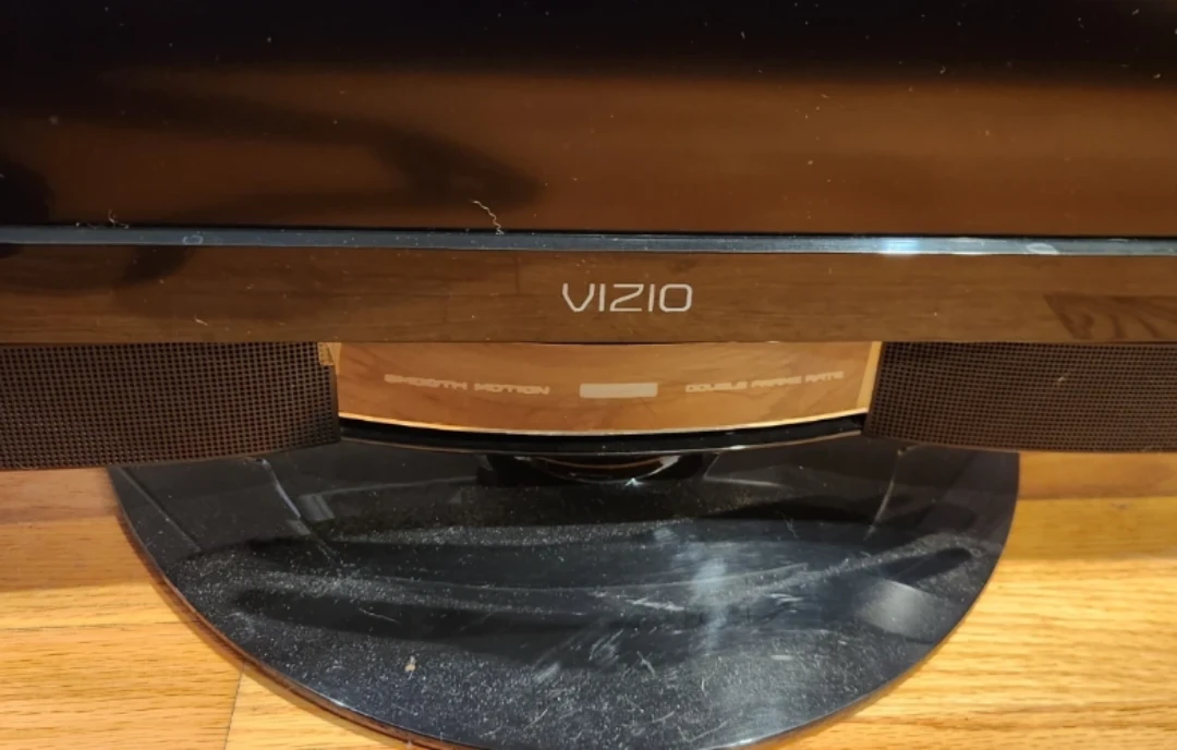 Vizio SV370XVT 37-inch LCD HDTV - photo 2