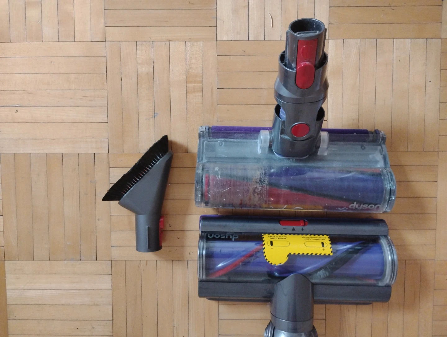 Dyson Cyclone V10 Vacuum Cleaner - photo 4