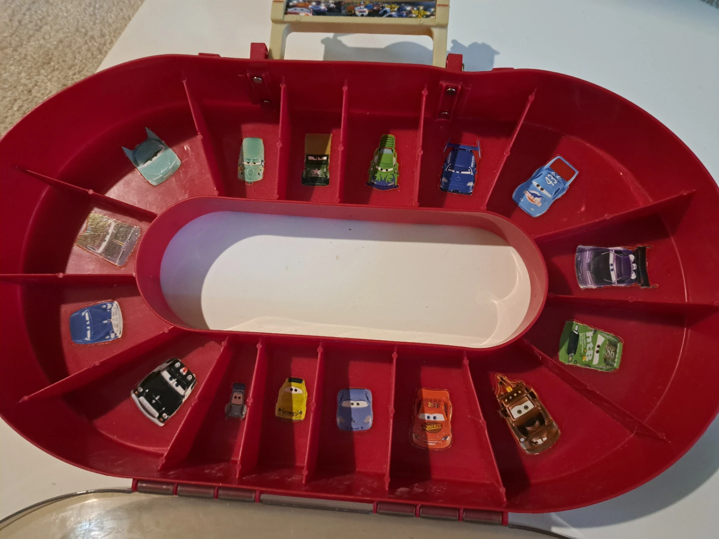Pixar Cars Carrying case with oval racetrack when case is closed - photo 3
