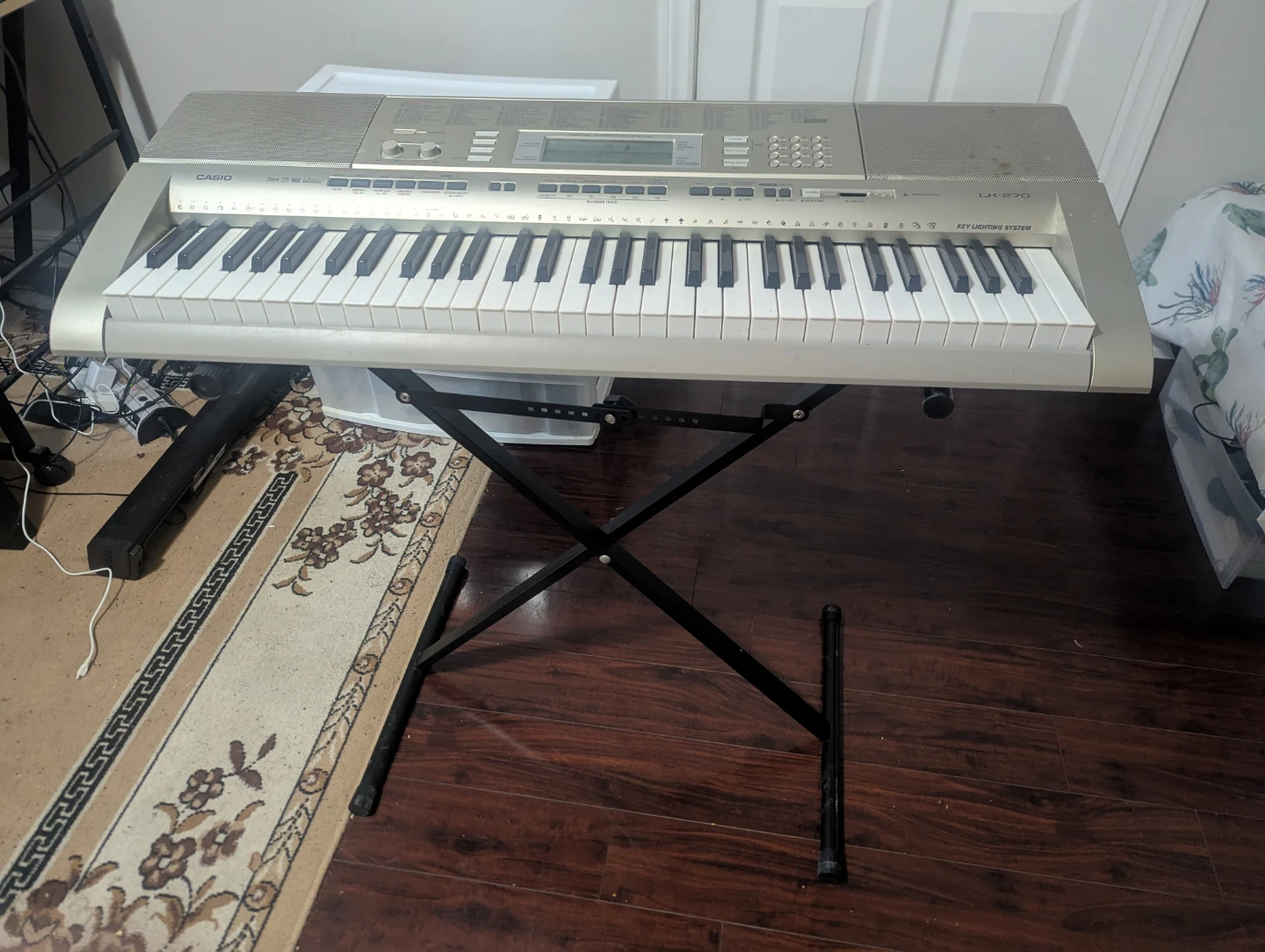 Casio LK-270 Electronic Keyboard with Key Lighting System