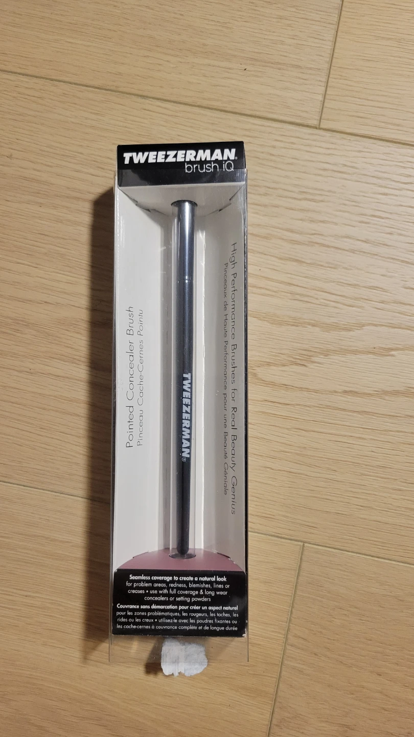 Tweezerman Pointed Concealer Brush - photo 2