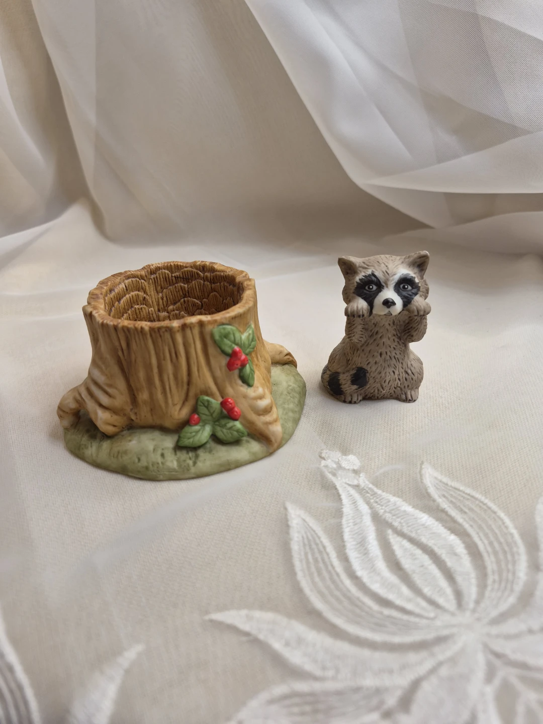 Franklin Porcelain Hand Painted 1984 Woodland Surprises - Racoon - photo 2