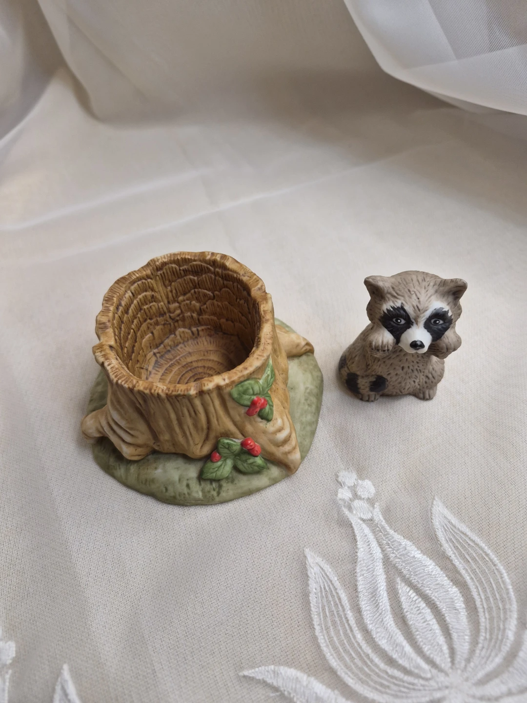 Franklin Porcelain Hand Painted 1984 Woodland Surprises - Racoon - photo 3
